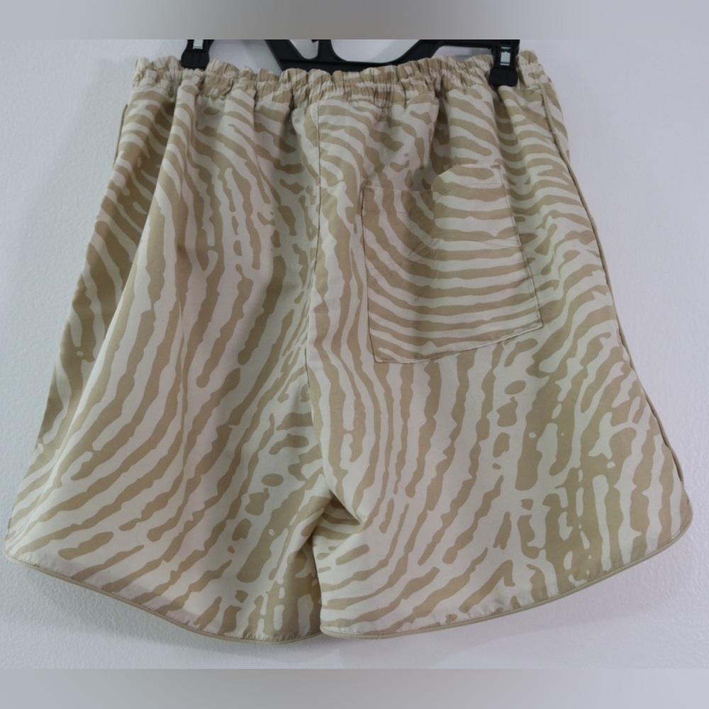 No Boundaries Zebra Print Men’s set in Beige and White Sz Large - Picture 10 of 11